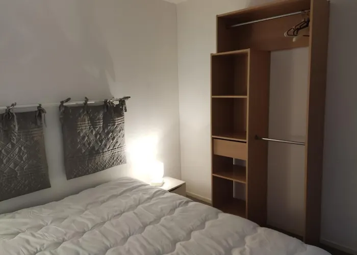 Appartement Au Calme Avec Piscine Et Parking Dans Residence Securisee